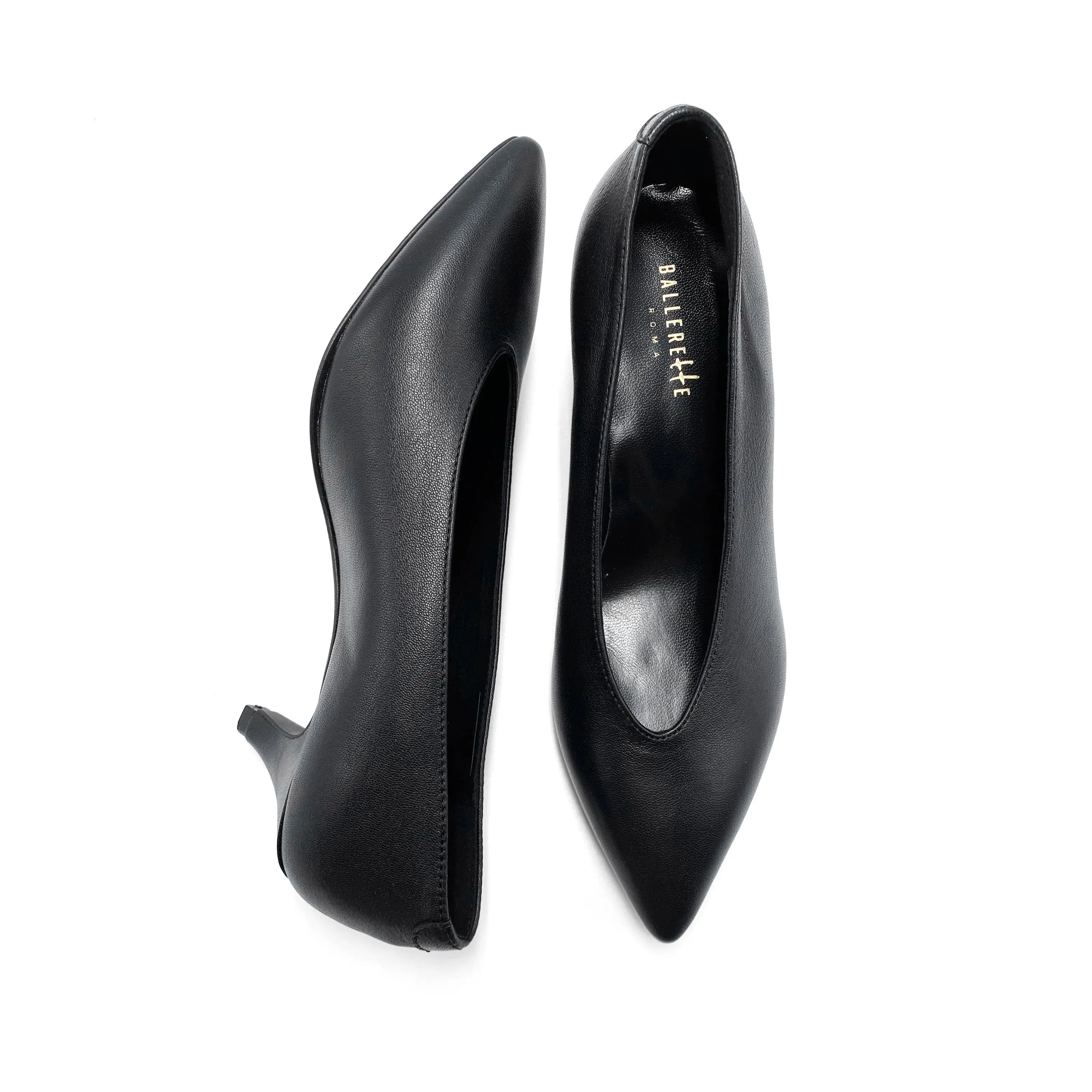 Black leather pumps with V-cut and heel