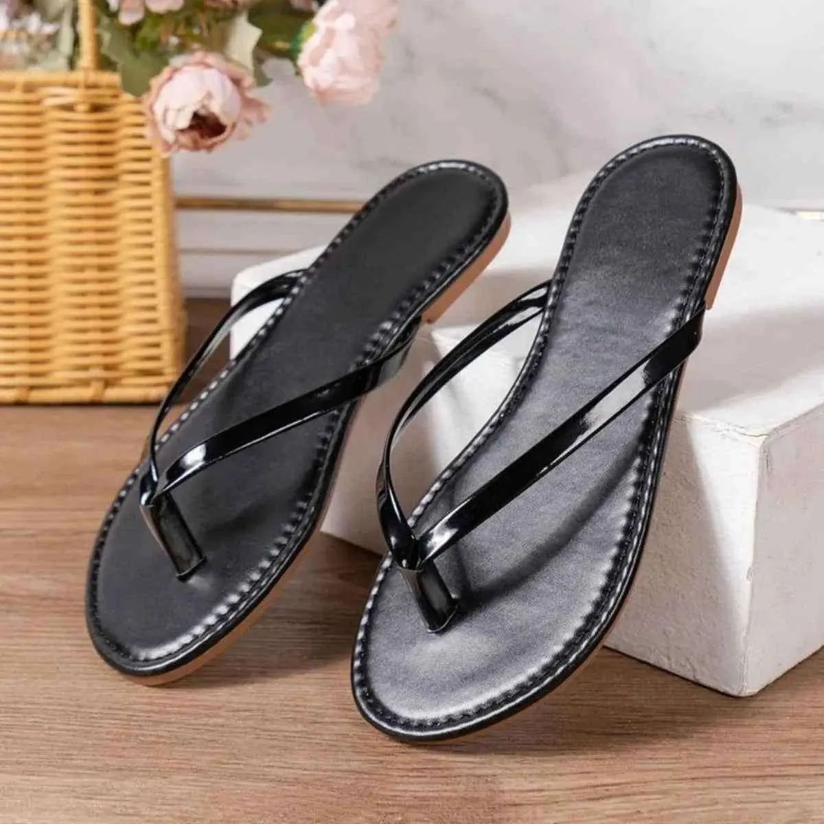 Toe Post Flats Slippers for Comfort and Style