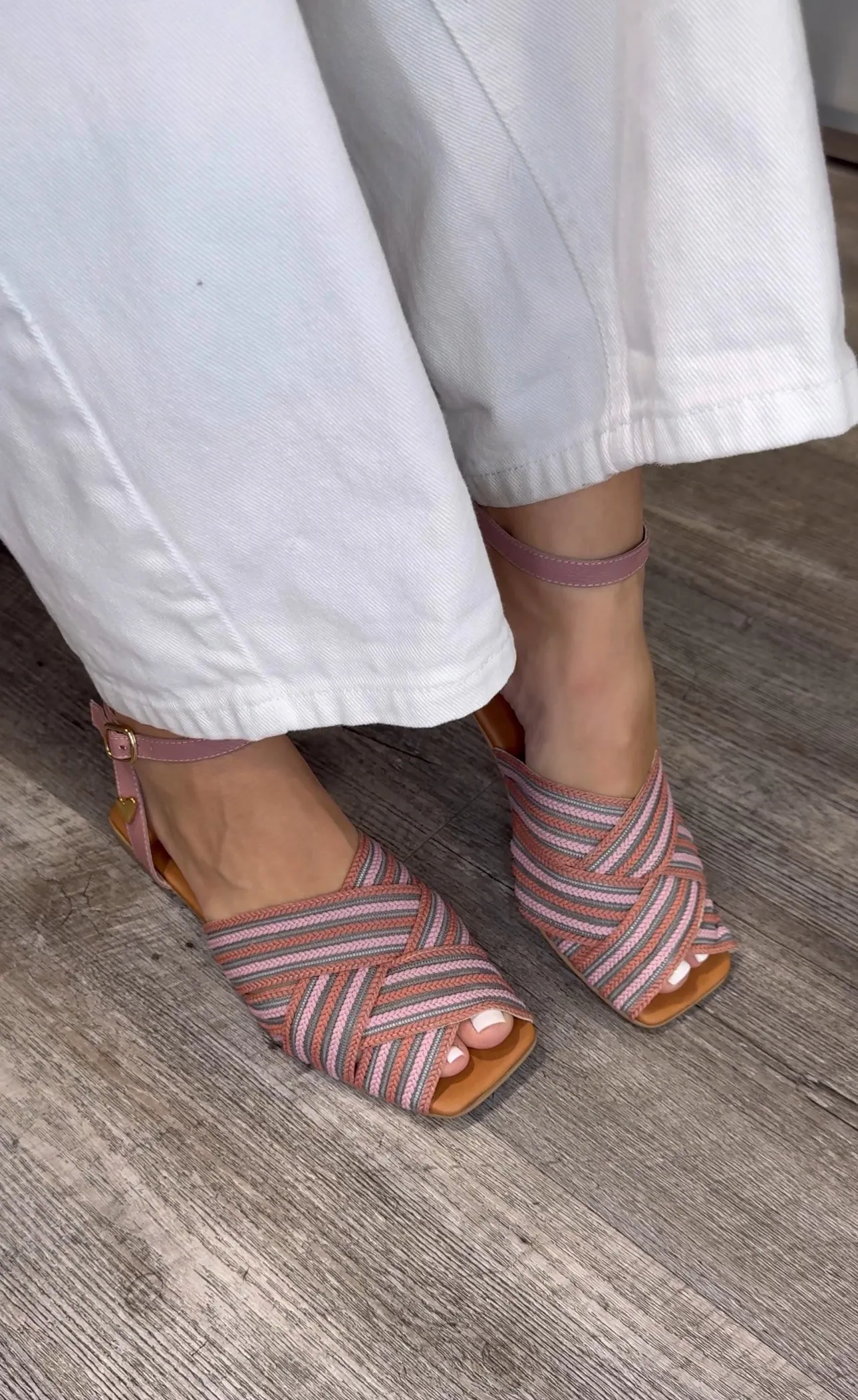 Veronica Flats Sandals - Pink